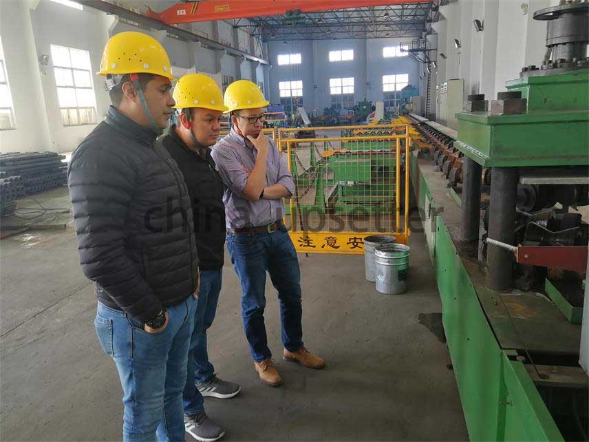 On April 1st, 2019, the customers from Ecuador visited our factory.